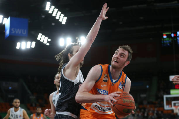 更是各大豪 更是各大豪