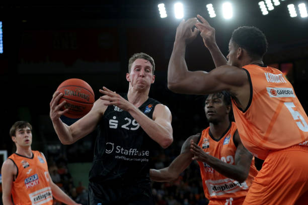 强手的比赛 强手的比赛